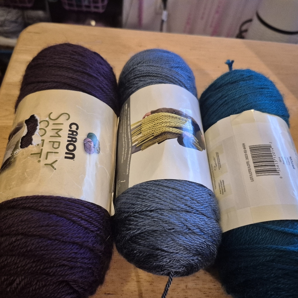 Caron Simply Soft Yarn 3 Skeins. - Picture 5 of 5